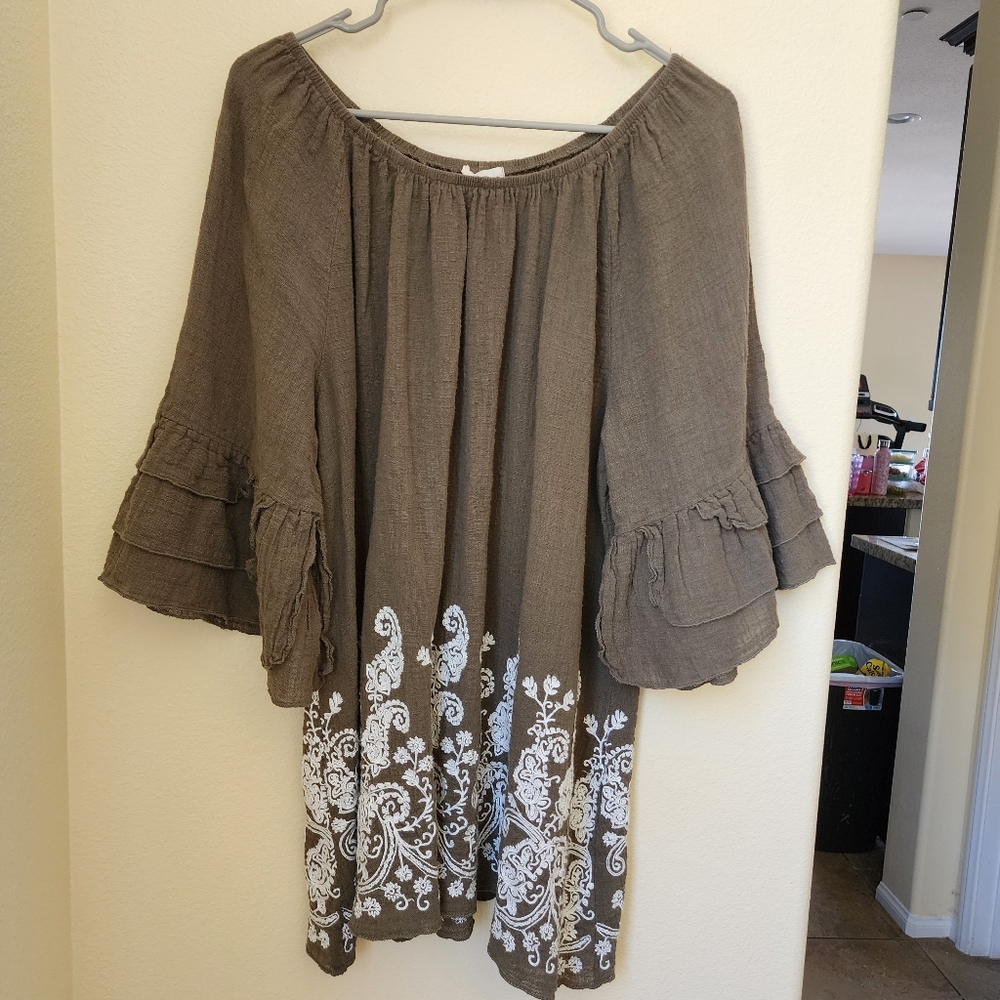 Beautiful Cactus Embroidered Tunic Olive Green Size XL Ruffled Sleeves Boho
